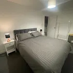 6 Bedroom House In Oxford